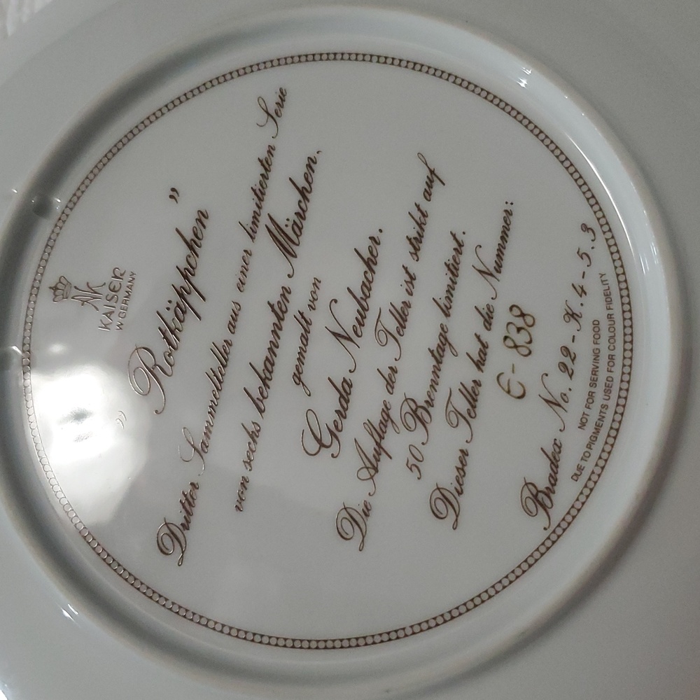 Decorative Little Red Riding Hood Plate - Picture 4 of 4